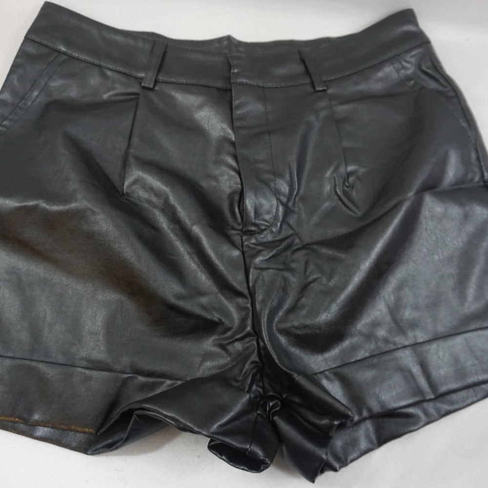 WDIRARA Women's High Waisted PU Leather Shorts with Roll Hem and  Pockets TLg